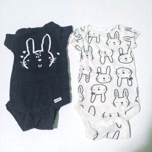 Gerber one-piece baby short-sleeve bunny black white cotton 0-3 months